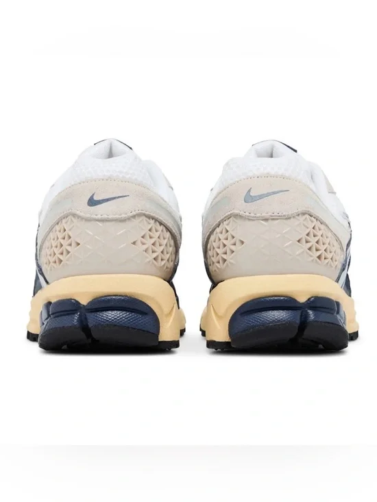 Nike Men’s Air Zoom Vomero 5 - Picture 4 of 5
